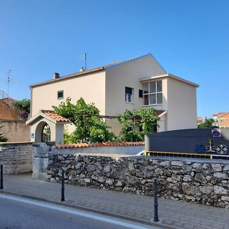 Apartman Laura M Vodice Extérieur photo