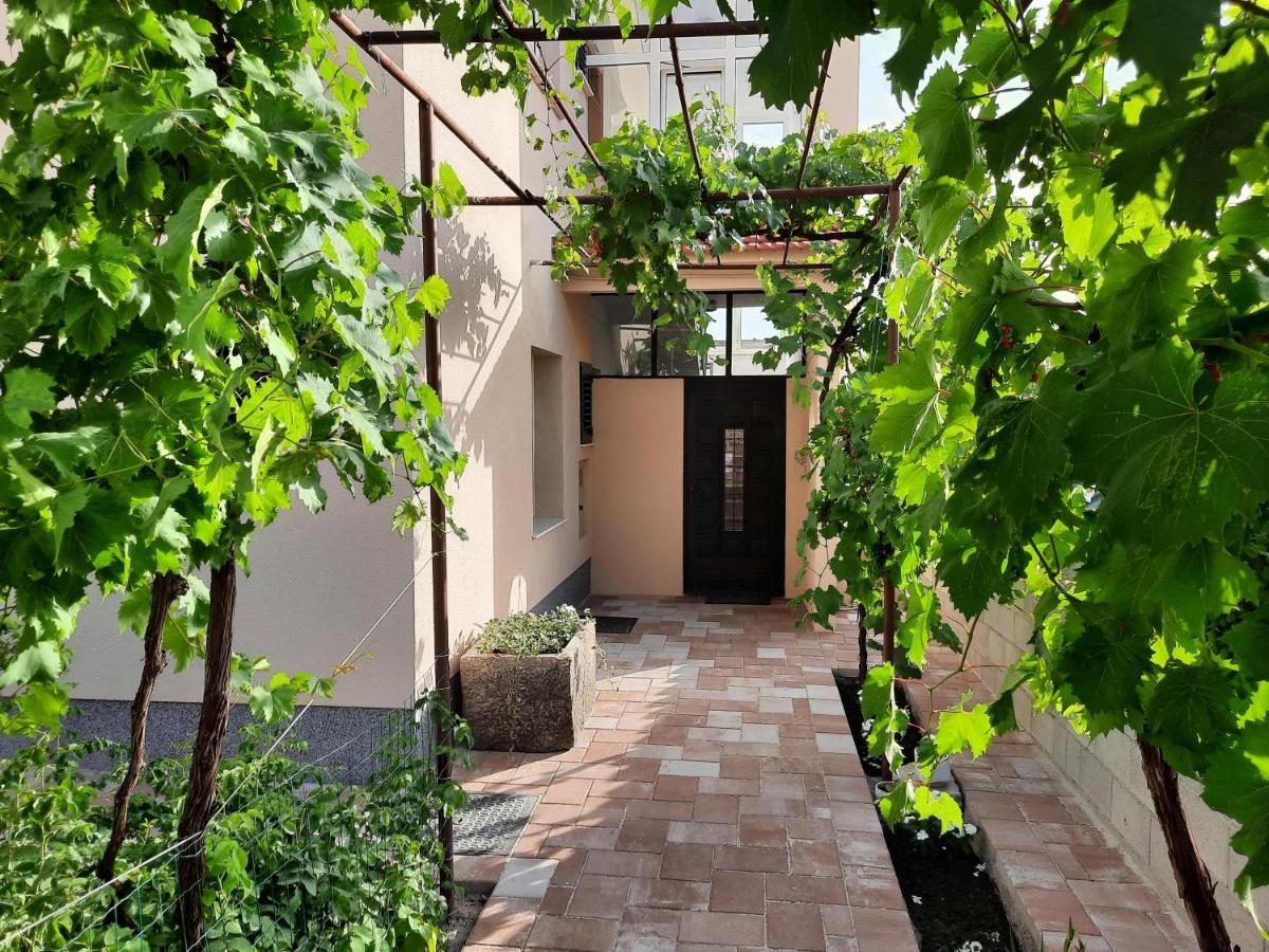 Apartman Laura M Vodice Extérieur photo