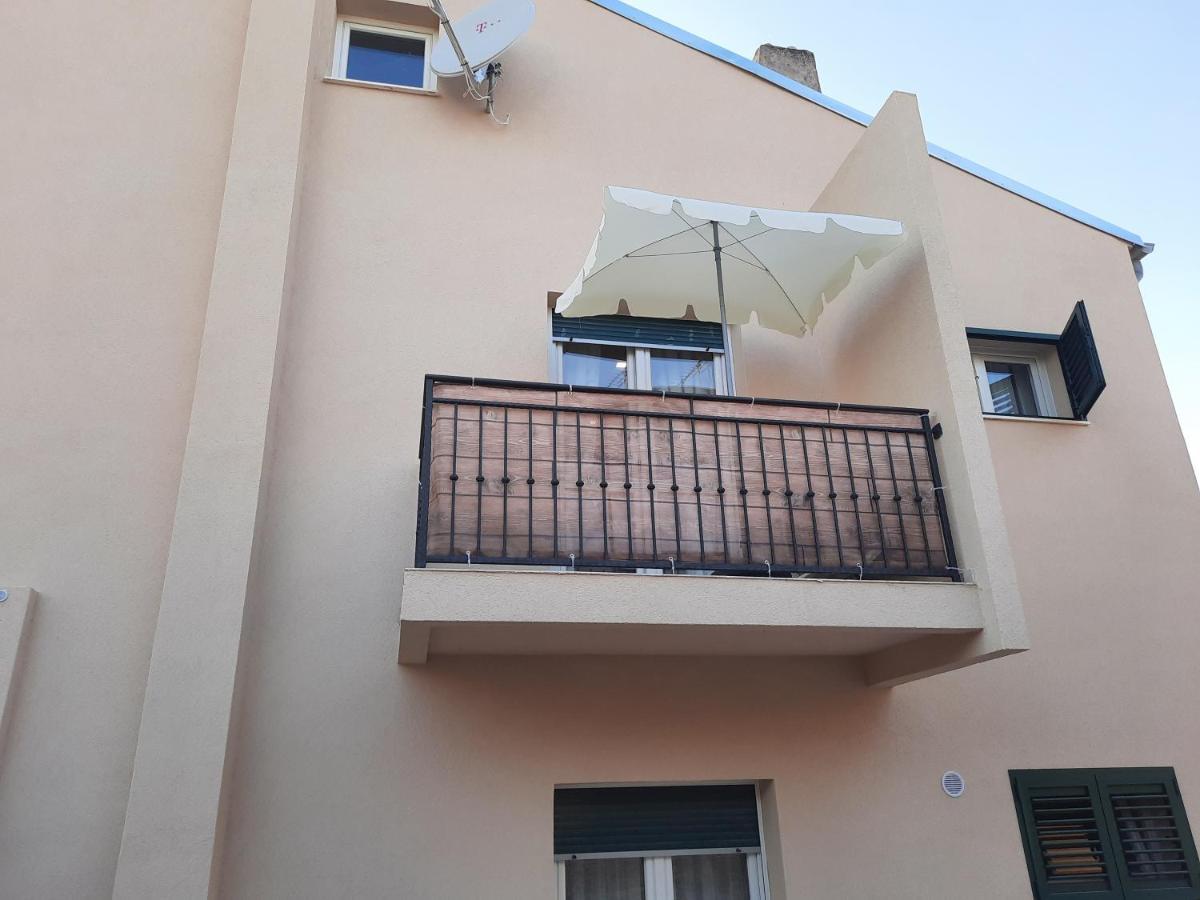 Apartman Laura M Vodice Extérieur photo