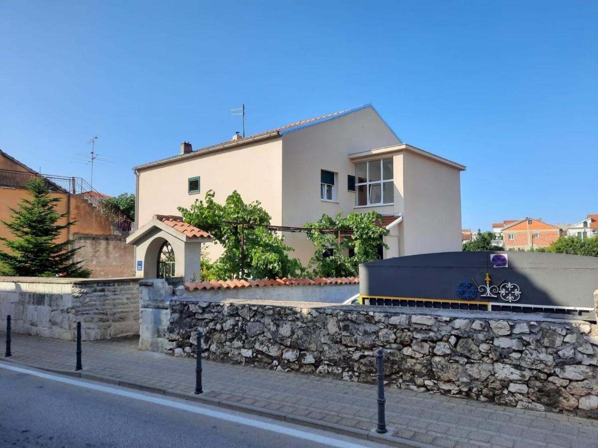 Apartman Laura M Vodice Extérieur photo
