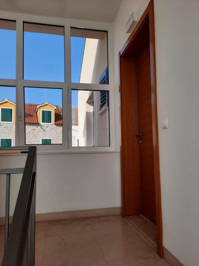 Apartman Laura M Vodice Extérieur photo