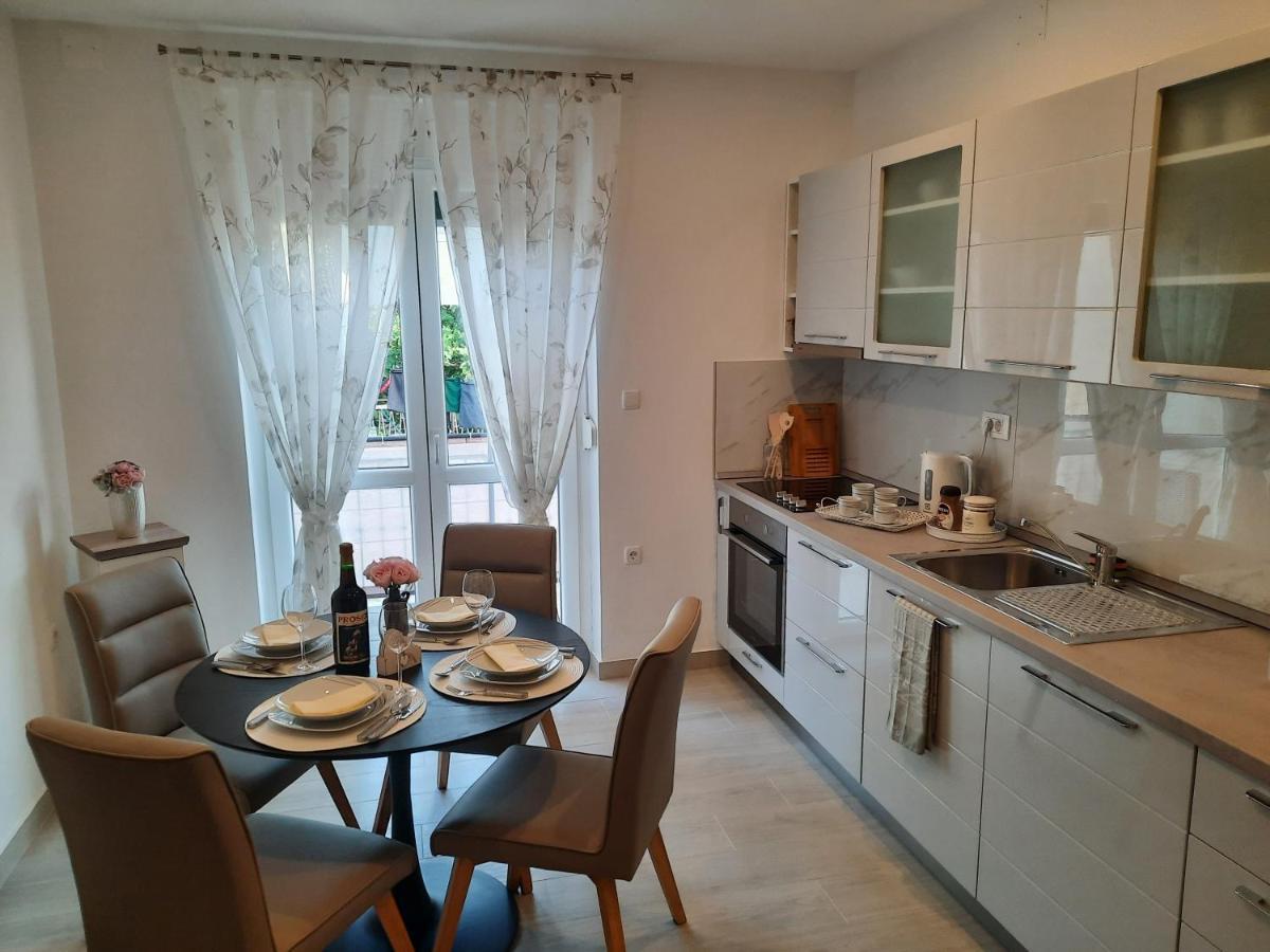 Apartman Laura M Vodice Extérieur photo