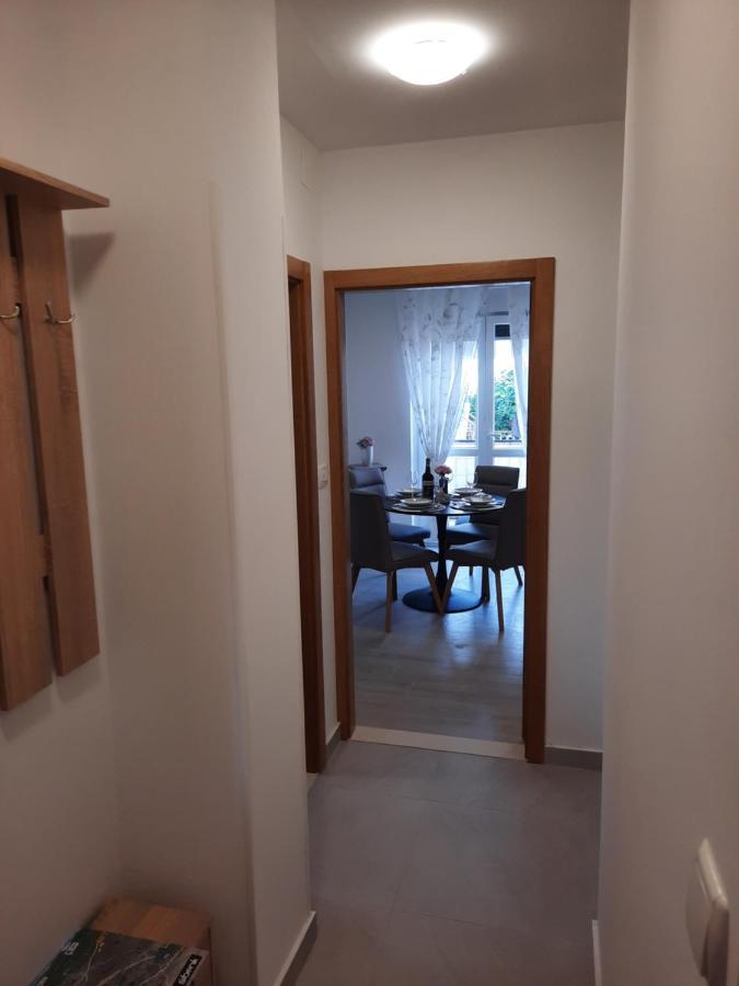 Apartman Laura M Vodice Extérieur photo