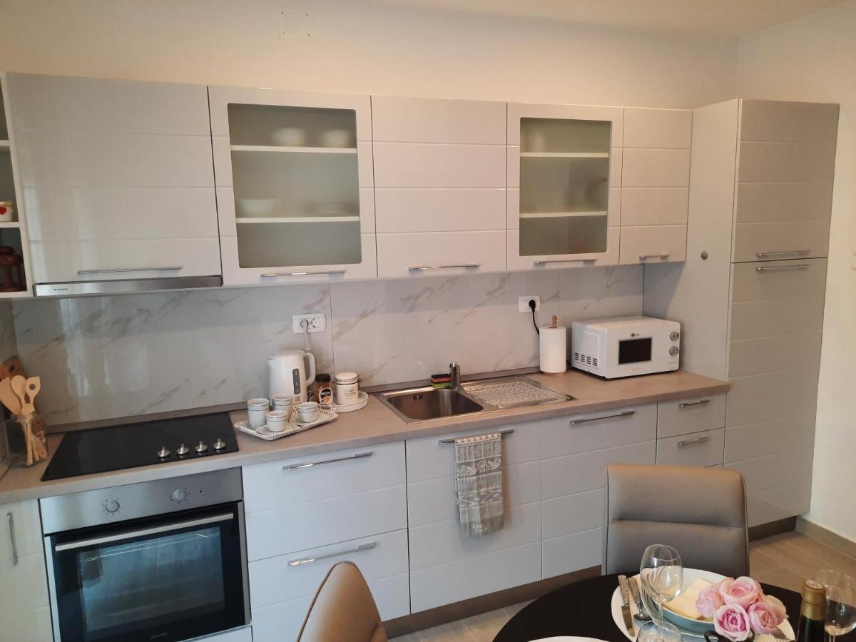 Apartman Laura M Vodice Extérieur photo