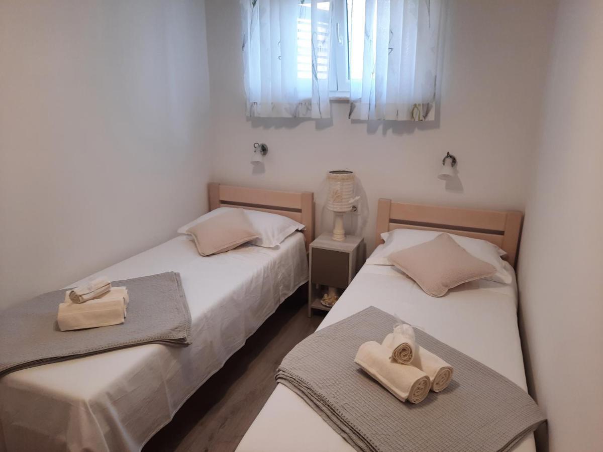 Apartman Laura M Vodice Extérieur photo
