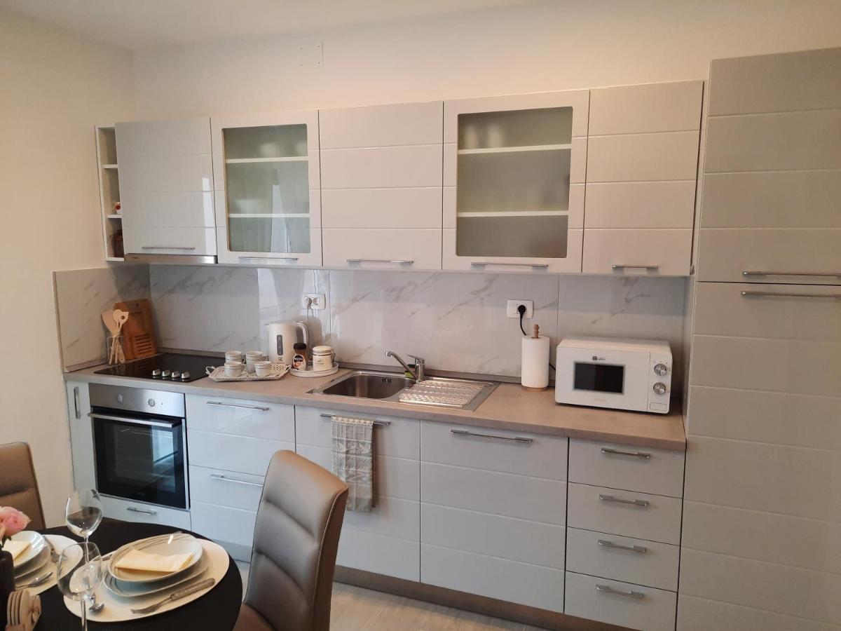 Apartman Laura M Vodice Extérieur photo
