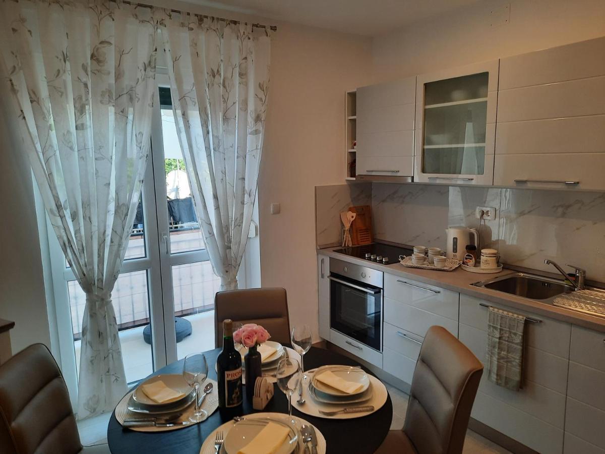 Apartman Laura M Vodice Extérieur photo