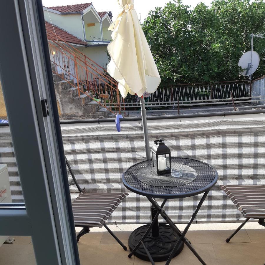 Apartman Laura M Vodice Extérieur photo